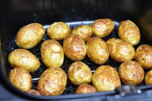 Kartofler i airfryer - små, hele & sprøde
