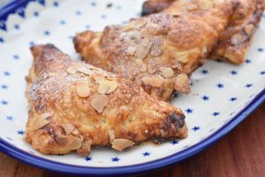 Æblefisk - butterdej med æbler og marcipan