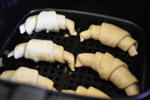 Croissant i airfryer - bag croissanter nemt