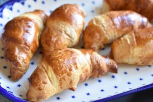 Croissant i airfryer - bag croissanter nemt