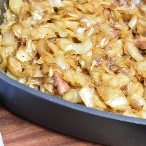 Brunkål med bacon - nem opskrift med hvidkål