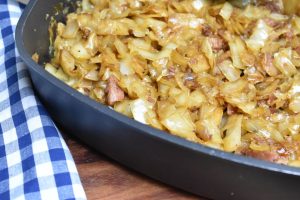 Brunkål med bacon - nem opskrift med hvidkål 