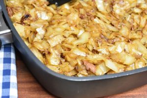 Brunkål med bacon - nem opskrift med hvidkål 