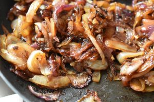 Karamelliserede løg - opskrift på løgkompot