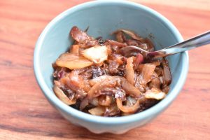 Karamelliserede løg - opskrift på løgkompot