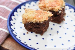 Rytterkage - chokoladekage med kokos karamel