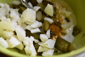 Karrysalat til sild - hjemmelavet. Nem opskrift