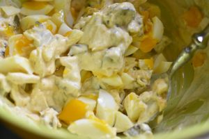 Karrysalat til sild - hjemmelavet. Nem opskrift