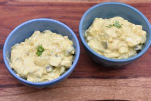 Karrysalat til sild - hjemmelavet. Nem opskrift