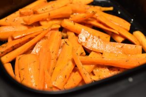 Gulerødder i airfryer med honning og timian