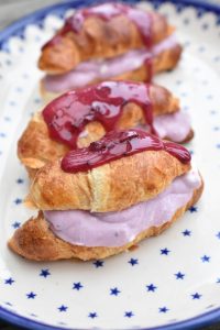 DSC_1743 • nogetiovnen.dk Croissanter med solbærskum og solbærglasur