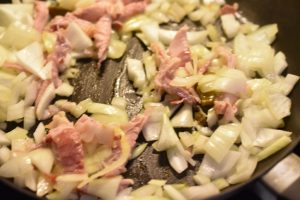 Spinattærte med bacon - nem opskrift