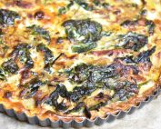 Spinattærte med bacon - nem opskrift