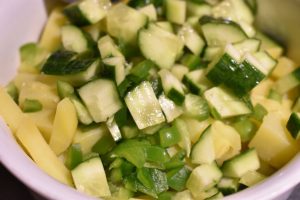 Grøn kartoffelsalat med pesto - nem opskrift