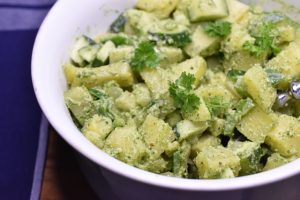 Grøn kartoffelsalat med pesto - nem opskrift