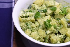 Grøn kartoffelsalat med pesto - nem opskrift