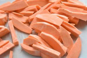 DSC_1814 • nogetiovnen.dk Søde kartofler - opskrift på søde kartoffelfritter - nogetiovnen.dk