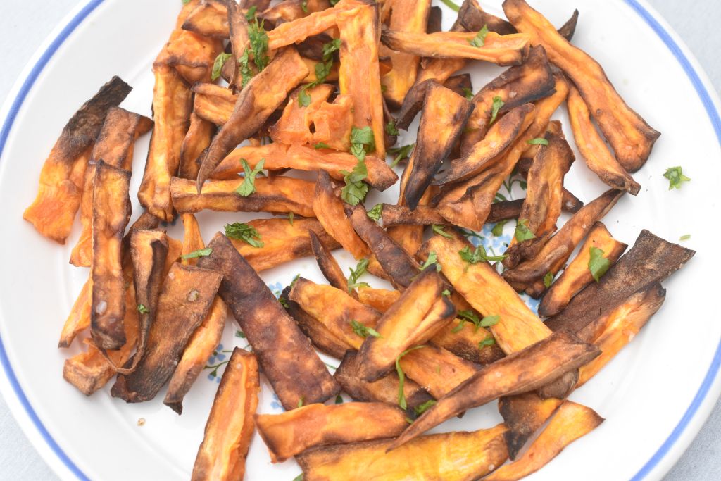 Søde kartofler - opskrift på søde kartoffelfritter - nogetiovnen.dk