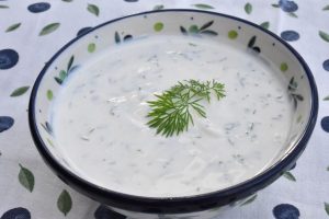 Dilddressing med creme fraiche - til laks, rejer & kartofler