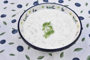 Dilddressing med creme fraiche - til laks, rejer & kartofler