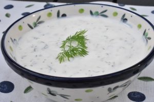 Dilddressing med creme fraiche - til laks, rejer & kartofler