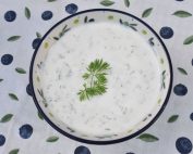 Dilddressing med creme fraiche - til laks, rejer & kartofler