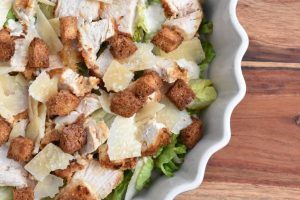 DSC_2524 • nogetiovnen.dk Cæsar salat - opskrift på sprød salat med kylling