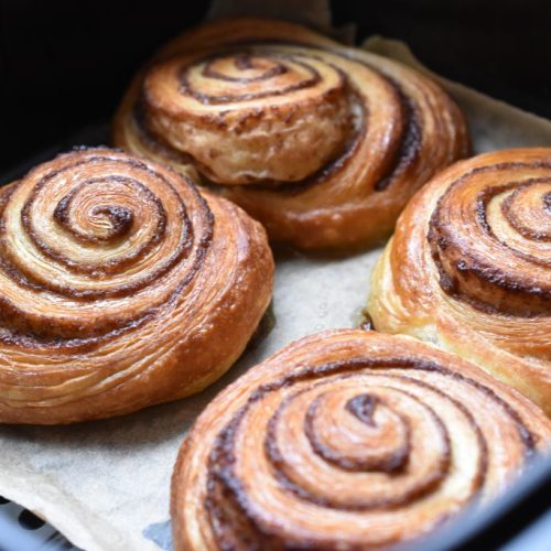 Frosne kanelsnegle i airfryer - sprøde og lækre