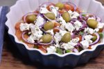 Græsk salat - nem hurtig opskrift med feta, oliven og dressing