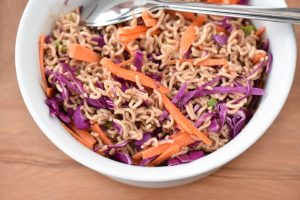 Nudelsalat - nem opskrift på kold asiatisk nudelsalat