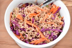 Nudelsalat - nem opskrift på kold asiatisk nudelsalat