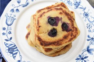 Blåbær pandekager - amerikanske pandekager med blåbær