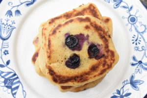 Blåbær pandekager - amerikanske pandekager med blåbær