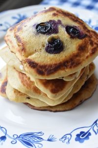 Blåbær pandekager - amerikanske pandekager med blåbær