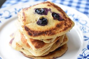 Blåbær pandekager - amerikanske pandekager med blåbær
