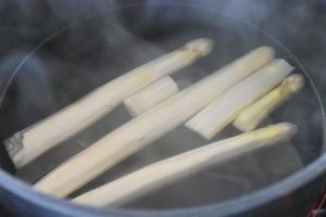 Hvide asparges - tilberedning. Nem opskrift 