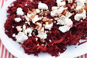 Rødbedesalat - nem rødbede salat med æbler og feta 