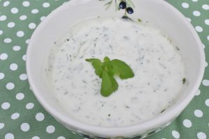 Sauce verte - opskrift på nem krydderurte dressing