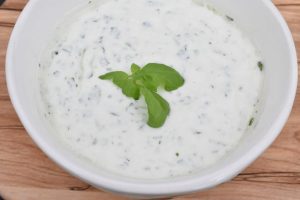 Sauce verte - opskrift på nem krydderurte dressing