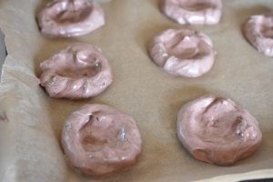 DSC_3061 • nogetiovnen.dk Påskereder - chokolademarengs med fyld