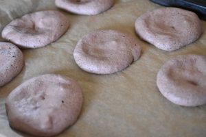 Påskereder - chokolademarengs med fyld