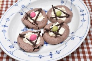 DSC_3063 • nogetiovnen.dk Påskereder - chokolademarengs med fyld