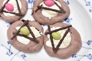 DSC_3065 • nogetiovnen.dk Påskereder - chokolademarengs med fyld