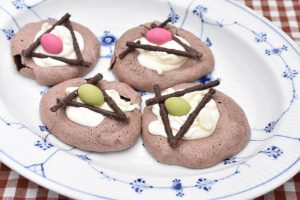 DSC_3067 • nogetiovnen.dk Påskereder - chokolademarengs med fyld
