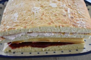 Hindbær lagkage med hindbærskum - nem hindbærlagkage