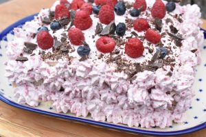 DSC_3154 • nogetiovnen.dk Hindbær lagkage med hindbærskum - nem hindbærlagkage