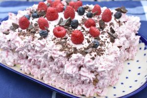 DSC_3158 • nogetiovnen.dk Hindbær lagkage med hindbærskum - nem hindbærlagkage