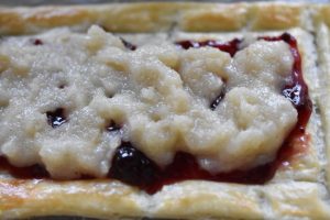 Butterdejsstang med makronfyld - lækre kage snitter