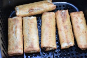 Forårsruller i airfryer - frosne Daloon forårsruller i airfryeren