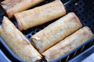 Forårsruller i airfryer - frosne Daloon forårsruller i airfryeren